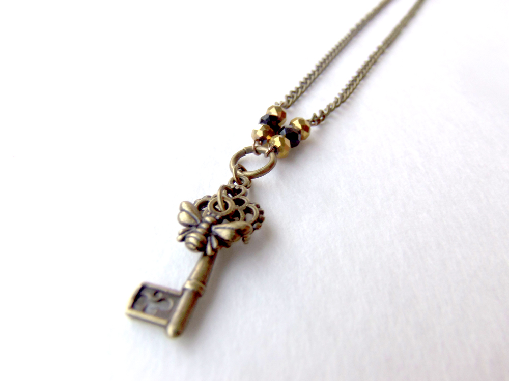 geekymcfangirl_the_magicians_necklace-Key_bee